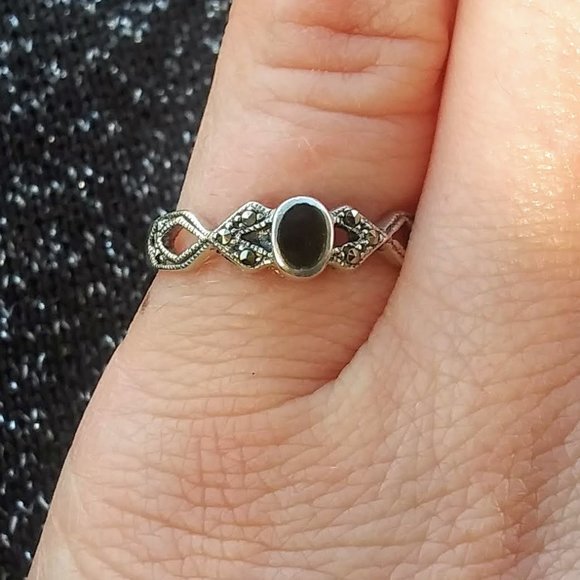 Vintage Sterling Silver Black Onyx /& Marcasite Pointed Ring Size 7